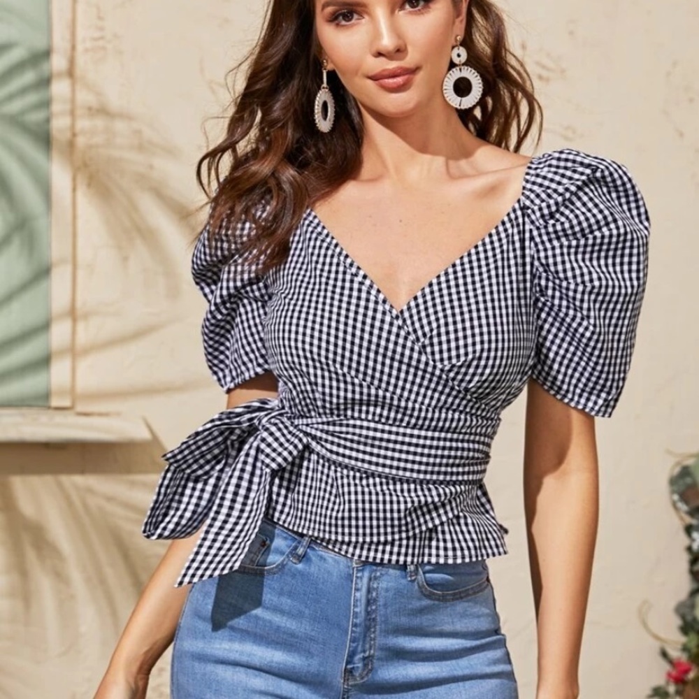 Plaid  print short puff sleeve crop top